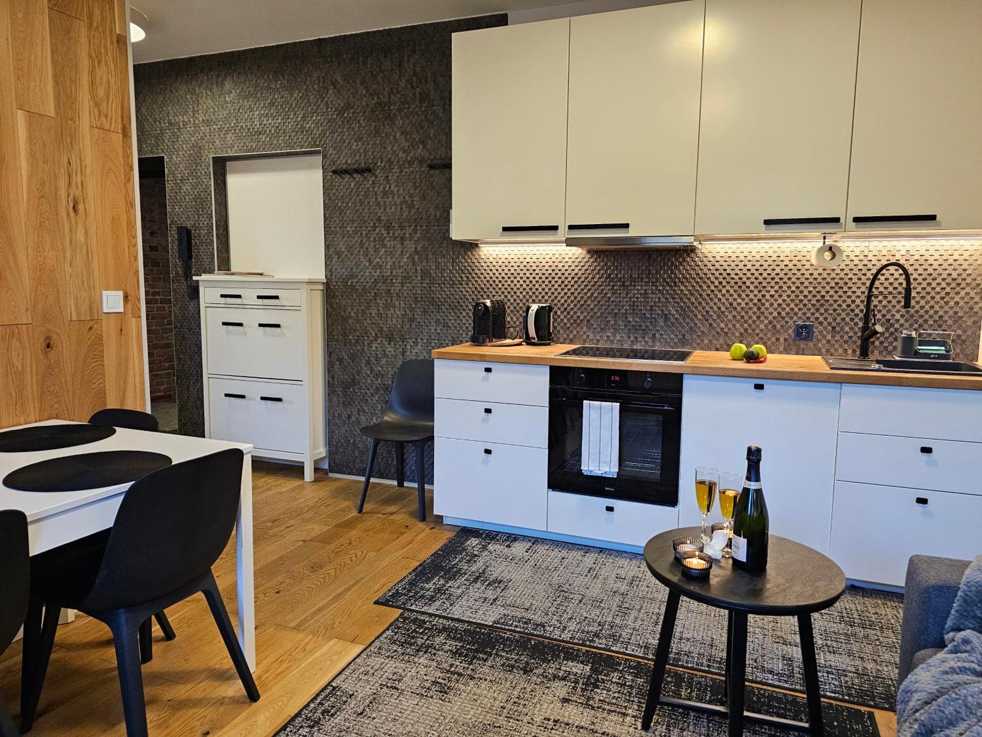Urban Apartments Premium No 3, Free Private Parking, Self Check-In Chorzów Kültér fotó